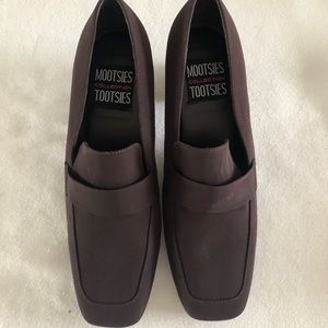 Women’s low heel slip on shoes